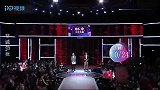 台上女生24盏灯都灭了，帅哥却一把抱走了女导演，全场欢呼