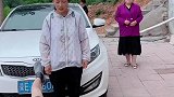 路人一招制服，传递正能量！