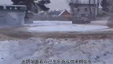 老同学开着自己多年奋斗得来的豪车，在雪地上飞驰