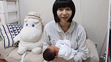 感动！年轻妈妈产后第九天帮小婴儿洗澡，手法温柔母爱爆棚