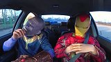 恶搞游戏：钢铁侠和灭霸在汽车里听音乐