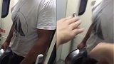 男子坐火车迟到车门关闭 列车员好心请示开门却遭打骂