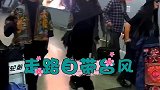 杨丽萍与徒弟现身机场造型好仙啊，跟普通人区别太大了！