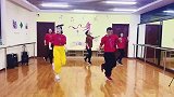 夫妻再跳爆款曳步舞，动作整齐划一，羡慕嫉妒恨啊！