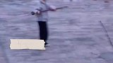 女生在寒冬中，一遍遍练习传统武术春秋大刀