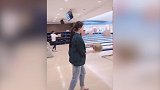 有模有样！美女这保龄球技术可以啊