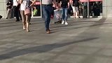 从来没养过狗的人,永远不会知道,小家伙向你奔来时的喜悦之感