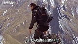 荒野求生：嘉宾胆大生吃蠕虫，无威亚在悬崖间爬绳索险些摔落