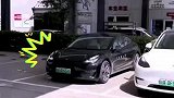 特斯拉演示无人驾驶，结果不受控制自行跑掉