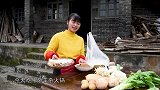 丫丫今天吃“羊杂牛杂火锅”汤鲜味美，大口喝汤大口吃肉，真过瘾