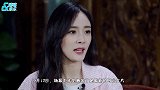 杨幂大片被造型师坑惨了，中分＋红发被网友吐槽：土气