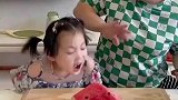 看到保姆这样对待孩子，心情复杂
