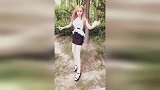 00后喜欢搭配长筒袜，有着可爱气息也让腿部更白皙