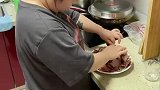 分开五年多了，当年为我生了一个小宝，十月怀胎也不容易