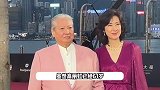 76岁洪金宝和老婆现身云南度假，精神抖擞面色红润，61岁高丽虹身材苗条