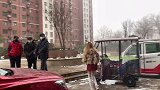 今天我走路回家的时候，我遇见一个大爷给他讲了我这一年的经历 大爷告诉我“引路靠贵人 走路靠自己 成长靠自己！