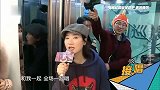 歌红人不红！凤凰传奇电梯接唱，路人真的歌名却不认人