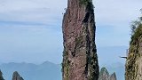 湖南郴州大山里一奇石，屹立亿万年不倒，大自然鬼斧神工！