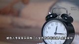 男子潜入陌生人家中，麻醉女子后对其抽血，自称通过紧张感解压