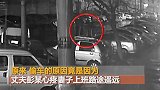 心疼妻子天冷上班远 丈夫竟带她去偷带棚电动车