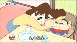 荒野西部的蜡笔小新上学迟到，妈妈推车送小新去幼稚园