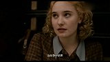 超级女特工：女特工拉同伴起誓，和她去教堂祈祷，但只有一半答应