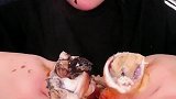 美女一口吃2只八爪鱼