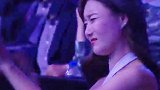 韩国美女台下看见“男神”被暴揍输了比赛,气的撒娇想打人