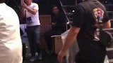 成龙准备登机了！