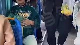 公交车上暖人一幕