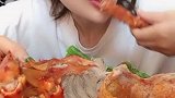 土豪女吃三个帝王蟹腿