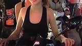 越南街头偶遇混血姑娘，美的有点过分了，让人一见钟情！