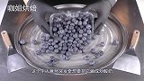 太壮观了！一堆蓝莓超诱人，当场浇上酸奶剁成一坨“泥”，巨好玩