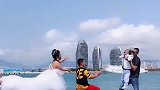 袖珍小夫妻拍婚纱照花絮，看到精修图真是太好看了，你觉得呢
