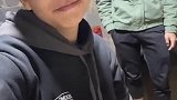 她说让我明天给你们公布成绩，先去吃点东西