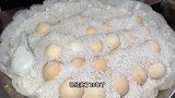 福建阿姨做“黑暗料理”，外表像鸡蛋实则有鸡仔，客人追着10个买