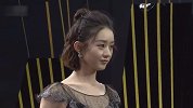 赵丽颖冯绍峰办理签证被偶遇，或将参加唐艺昕婚礼，早有发文暗示