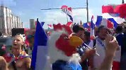 自己扮成高卢鸡！法国球迷玩太嗨