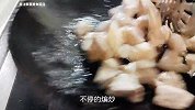 到底黄焖鸡好吃还是黄焖肉好吃？答案在视频里，看大厨的特色做法
