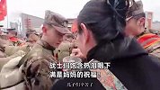 上车饺子下车面！母亲包饺子送儿子入伍，现场一个“儿子”塞一口