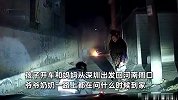 孙子过年回家堵车2小时，到家看到爷奶在路口等着，瞬间流泪跪拜行大礼