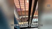 比“棺材房”还苦的出租屋看傻全网：阳台装马桶、5平米爆改复式