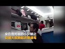 嚣张! 男子在火车上抽烟 小伙制止反被谩骂威胁_超清