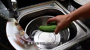 天热了，苦瓜加1斤花甲，这样做一盘太开胃了，孩子吃了都会爱上