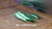 便宜的秋葵登上国宴，几十年大厨教葱油秋葵吃法，简单又好学