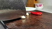鸡胸肉和杏鲍菇是绝配，简单一炒，鲜香味美，好吃营养又低脂