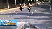 爆新鲜-20171216-实拍！苏州辅警被挂车窗外 遭疯狂拖行