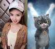 小姐姐配合猫咪做动作，感觉好好玩啊！