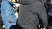 不只是婚闹！男子喜得子被朋友绑电线杆剃阴阳头 老母亲一旁求情