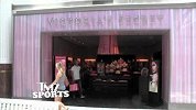 世界杯-14年-伊涅斯塔领衔西班牙众将逛内衣店 拉莫斯购丁字裤-新闻